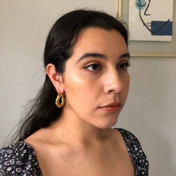 CHURRO TWIST Hoop Earrings in Miel/Gold 🥖 - Picture 1 of 3